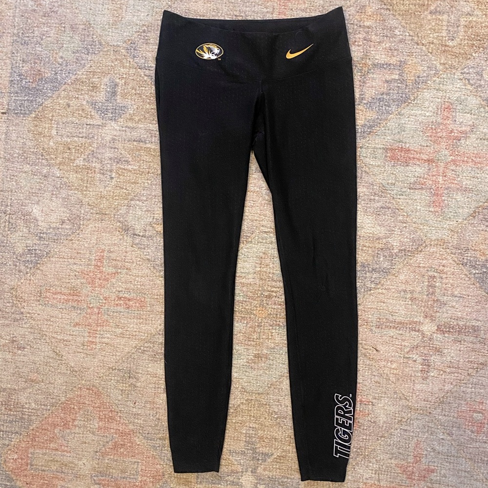 NIKE Mizzou Tigers Dri-Fit Leggings in Black